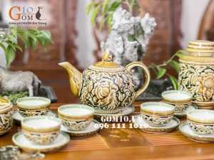 Bộ ấm chén khắc nổi hoa phù dung dáng ấm chóp, đầy đủ phụ kiện