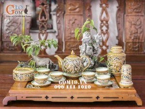 Bộ ấm chén khắc nổi hoa phù dung dáng ấm chóp, đầy đủ phụ kiện