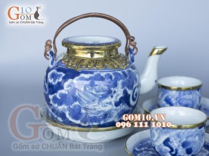 Bộ ấm chén long ẩn vung lõm men lam cổ, bọc đồng 