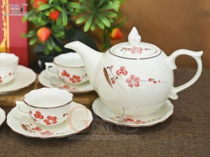 Bộ ấm chén mẫu đơn men kem vẽ hoa Đào đỏ, 650ml