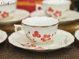 Bộ ấm chén mẫu đơn men kem vẽ hoa Đào đỏ, 650ml