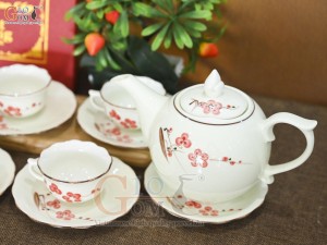 Bộ ấm chén mẫu đơn men kem vẽ hoa Đào đỏ, 650ml