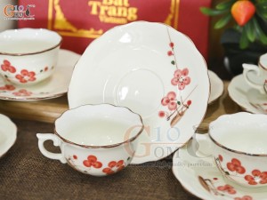 Bộ ấm chén mẫu đơn men kem vẽ hoa Đào đỏ, 650ml