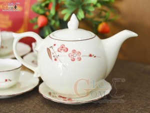 Bộ ấm chén mẫu đơn men kem vẽ hoa Đào đỏ, 650ml