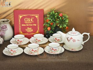 Bộ ấm chén mẫu đơn men kem vẽ hoa Đào đỏ, 650ml