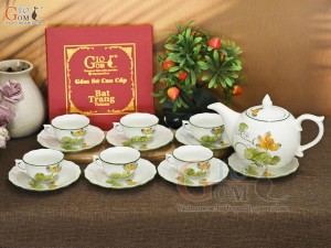 Bộ ấm chén mẫu đơn men kem vẽ hoa Sen vàng, 650ml