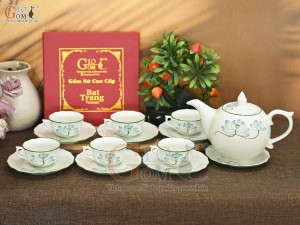 Bộ ấm chén mẫu đơn men kem vẽ hoa Sen xanh, 650ml