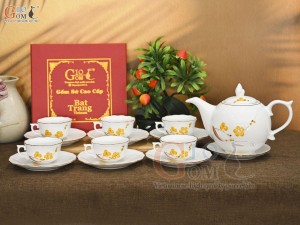 Bộ ấm chén mẫu đơn men trắng vẽ hoa Mai vàng, 650ml