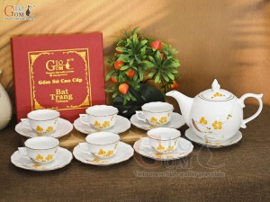 Bộ ấm chén mẫu đơn men trắng vẽ hoa Mai vàng, 650ml