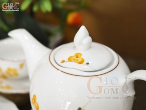 Bộ ấm chén mẫu đơn men trắng vẽ hoa Mai vàng, 650ml
