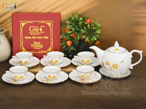 Bộ ấm chén mẫu đơn men trắng vẽ hoa Mai vàng, 650ml