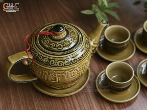 Bộ ấm chén men cổ khắc phố cổ màu vàng rêu, 350ml