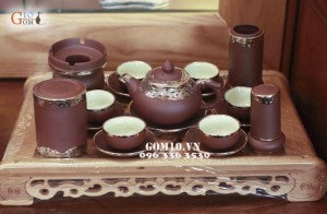 Bộ ấm chén men gốm dáng chóp nâu bọc đồng, đầy đủ phụ kiện