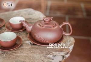 Bộ ấm chén men gốm dáng Trúc Đào chỉ đỏ