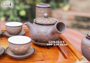 Bộ ấm chén dáng cao quai ngang gốm hồng sa, khắc sao vàng, đẩy đủ phụ kiện 350ml