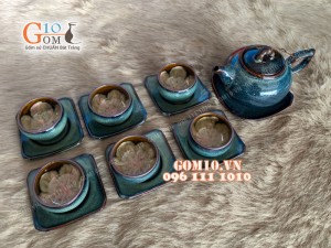 Bộ ấm chén men hoả biến dáng quả đào, chén lòng hoa