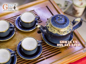 Bộ ấm chén men hỏa biến, dáng vai vuông 350ml bọc đồng