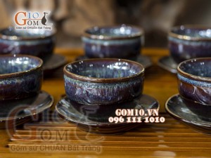 Bộ ấm chén men hỏa biến CỐT GỐM dáng vai vuông, chỉ vàng 400ml