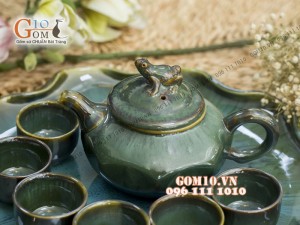 Bộ ấm chén men hỏa biến dáng vuông nắp ếch, khay lá sen