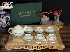 Bộ ấm chén men kem vẽ Sen Xanh in logo