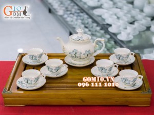 Bộ ấm chén men kem vẽ sen xanh kẻ chỉ vàng kim