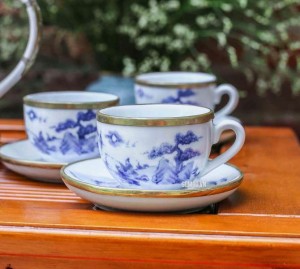 Bộ ấm chén men lam dáng quả đào vẽ vọng câu, bọc đồng