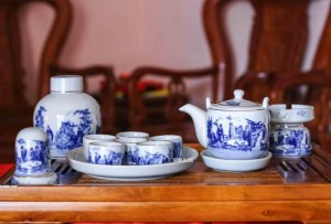 Bộ ấm chén men lam, dáng vại vẽ trúc lâm thất hiền đầy đủ phụ kiện- Kẻ chỉ vàng kim