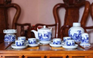 Bộ ấm chén men lam, dáng vại vẽ trúc lâm thất hiền, kẻ chỉ vàng kim - Đầy đủ phụ kiện