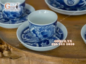 Bộ ấm chén men lam quai ngang vẽ long ẩn, 330ml