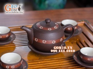 Bộ ấm chén dáng tròn gốm hồng sa, khắc hoa trắng, 300ml