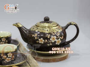 Bộ ấm chén men nâu dáng tống, vẽ hoa mai trắng, bọc đồng 350ml