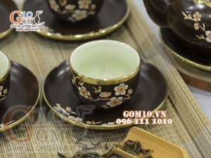 Bộ ấm chén men nâu dáng tống, vẽ hoa mai trắng, bọc đồng 350ml