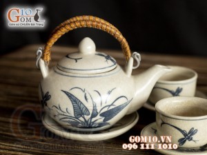 Bộ ấm chén men rạn chuồn khoai, quai mây 300ml