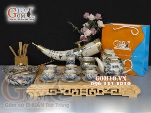 Bộ ấm chén men rạn cổ bọc đồng, dáng quả đào , cảnh sơn thủy đầy đủ phụ kiện (gồm cả khay)