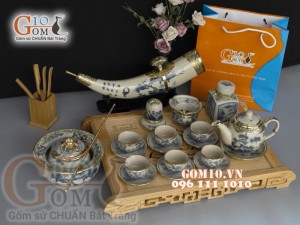 Bộ ấm chén men rạn cổ bọc đồng, dáng quả đào , cảnh sơn thủy đầy đủ phụ kiện (gồm cả khay)