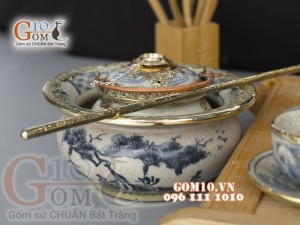 Bộ ấm chén men rạn cổ bọc đồng, dáng quả đào , cảnh sơn thủy đầy đủ phụ kiện (gồm cả khay)