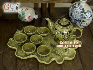 Bộ ấm chén men rêu, dáng quả đào, màu xanh đen, khay lá