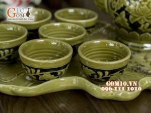 Bộ ấm chén men rêu, dáng quả đào, màu xanh đen, khay lá