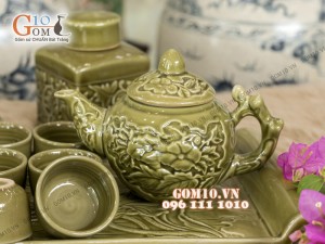 Bộ ấm chén men rêu khắc hoa châm, khay chữ nhật - đầy đủ phụ kiện