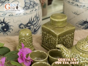 Bộ ấm chén men rêu khắc hoa châm, khay chữ nhật - đầy đủ phụ kiện