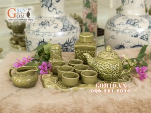 Bộ ấm chén men rêu khắc hoa châm, khay lá sen - đầy đủ phụ kiện