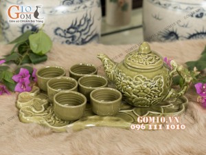 Bộ ấm chén men rêu khắc hoa châm, khay lá sen