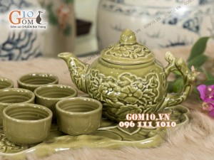 Bộ ấm chén men rêu khắc hoa châm, khay lá sen