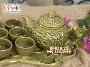 Bộ ấm chén men rêu khắc hoa châm, khay lá sen