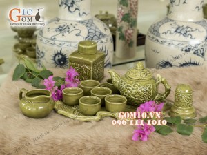 Bộ ấm chén men rêu khắc hoa châm, khay tùng - đầy đủ phụ kiện