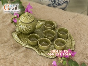 Bộ ấm chén men rêu khắc sen, khay tùng