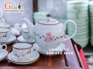 Bộ ấm chén men trắng dáng đào vẽ đào phai