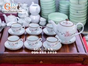 Bộ ấm chén men trắng dáng đào vẽ đào phai