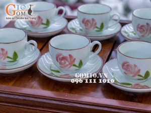 Bộ ấm chén men rong, dáng đào vẽ hoa hồng