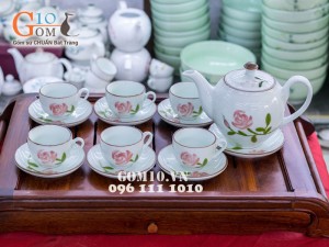 Bộ ấm chén men rong, dáng đào vẽ hoa hồng